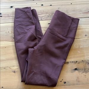 Vuori Evolve Leggings in Fig